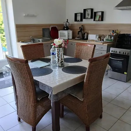 Casa de Férias Les Genêts Le Vigeant